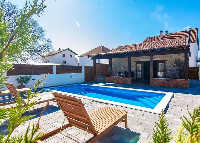 Beautiful In Skabrnja Semesterbostad