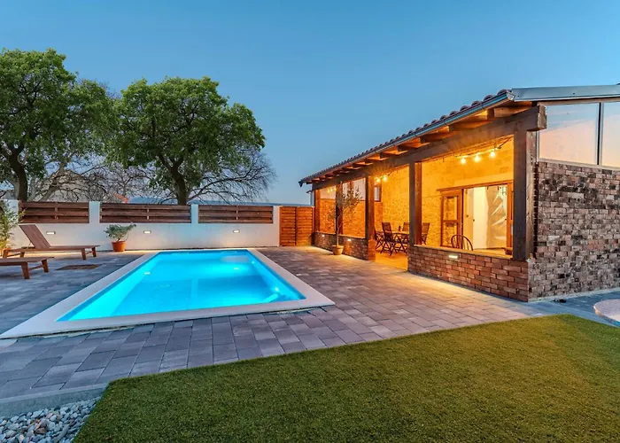 Beautiful In Skabrnja Semesterbostad *